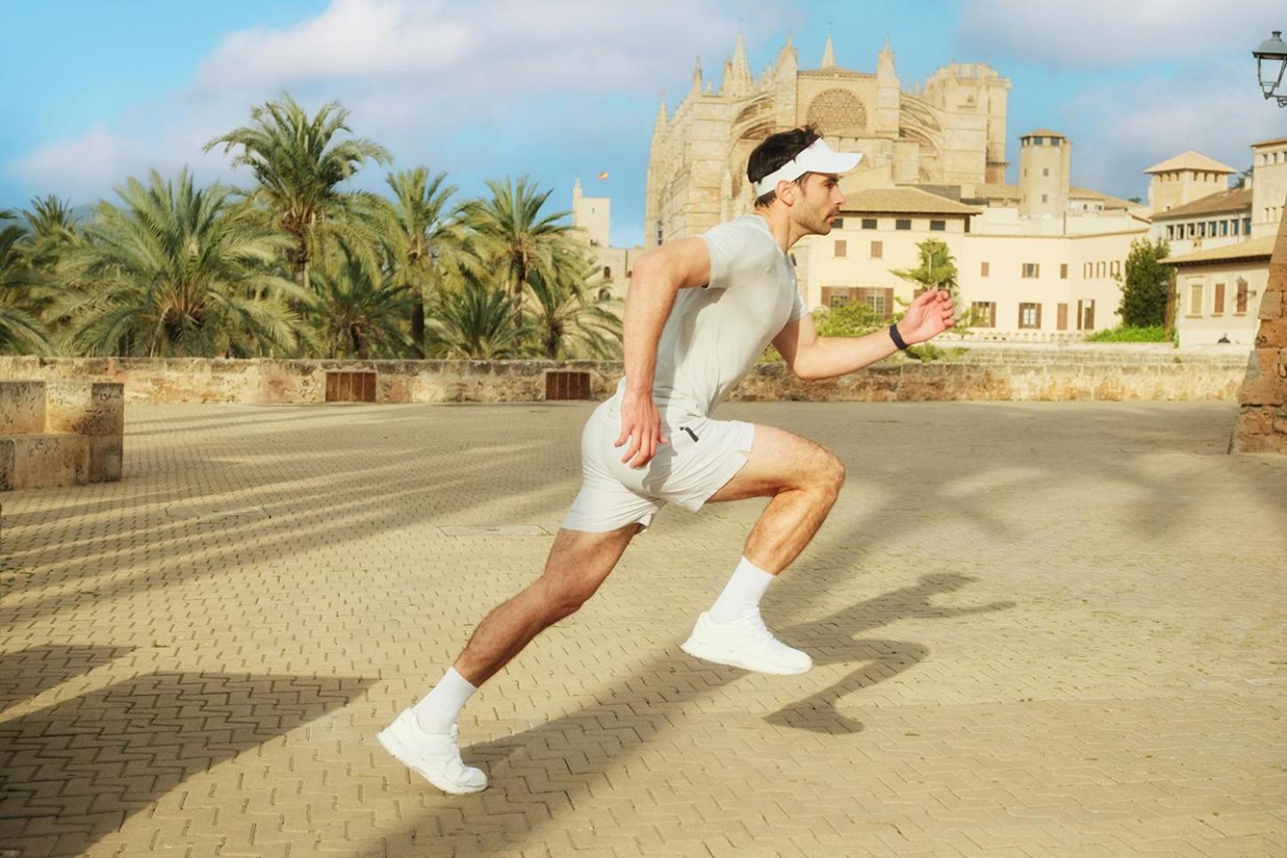 El Llorenc Parc De La Mar - Adults Only Palma de Mallorca Dış mekan fotoğraf A man running