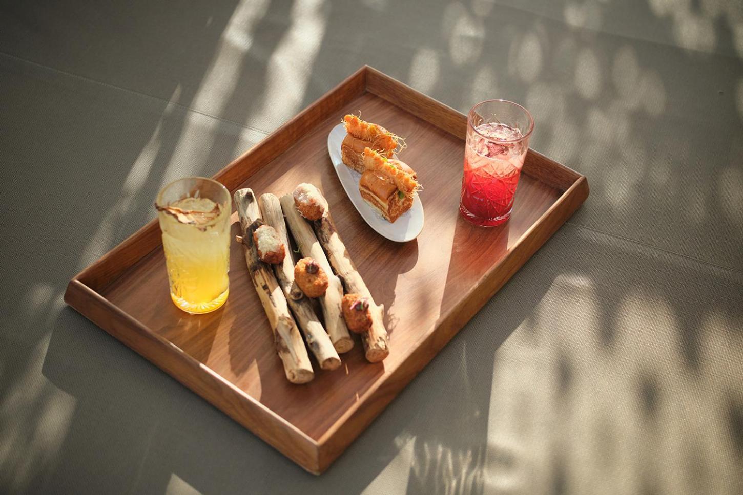 El Llorenc Parc De La Mar - Adults Only Palma de Mallorca Dış mekan fotoğraf A wooden tray